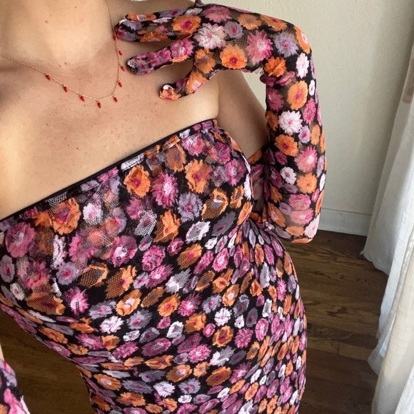 $385 NWOT MISCREANTS Floral Ruched Strapless Mini Dress Gloves Set Size 6 - Picture 3 of 13